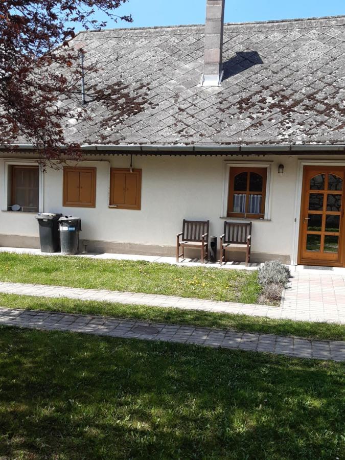 Falusi Vendeghaz Etyek Exterior photo