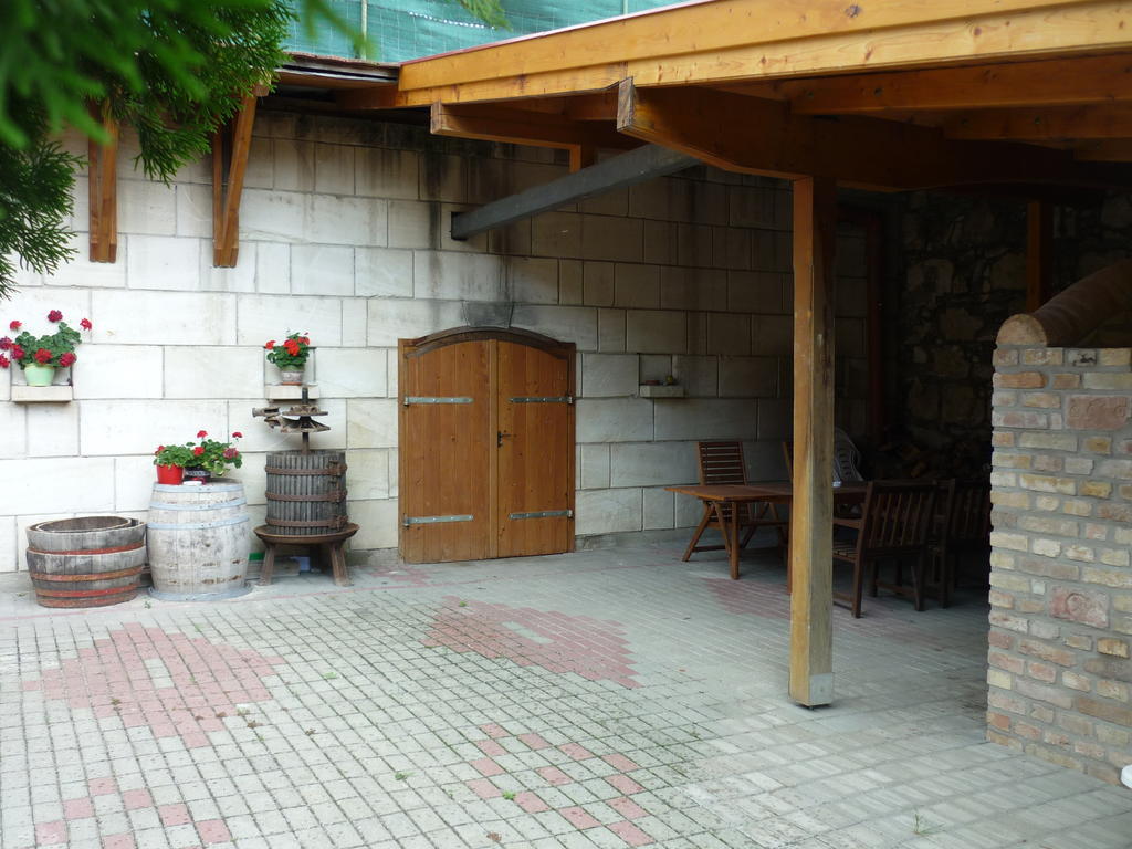 Falusi Vendeghaz Etyek Exterior photo