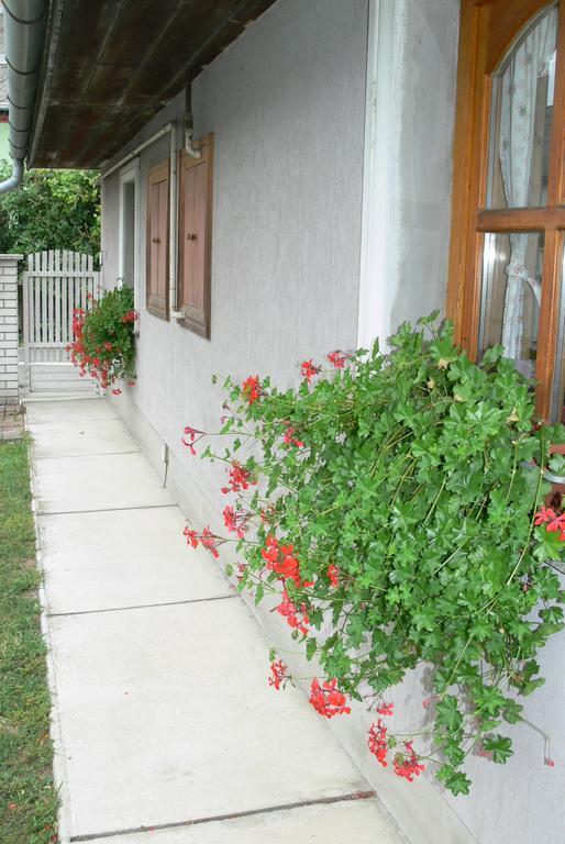 Falusi Vendeghaz Etyek Exterior photo